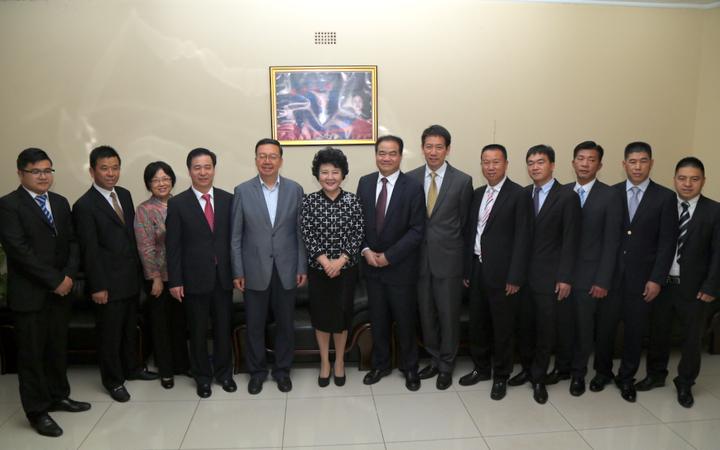 中国国侨办主任裘援平走访南部非洲中华福建同乡总会