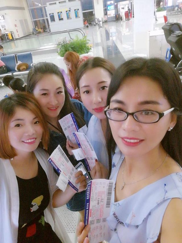 三亚，每天都是不一样的风景，展现我们性感的身子