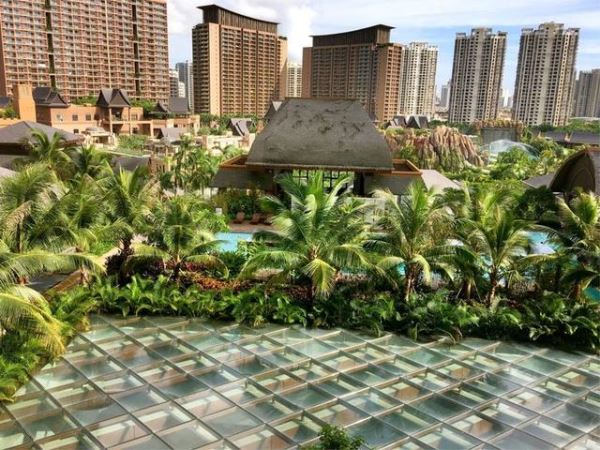 三亚，每天都是不一样的风景，展现我们性感的身子