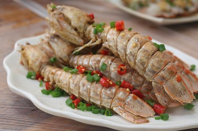 三亚，每天都是不一样的风景，展现我们性感的身子