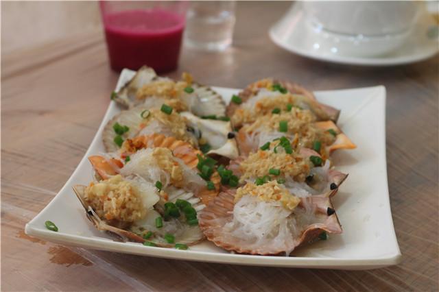 三亚，每天都是不一样的风景，展现我们性感的身子