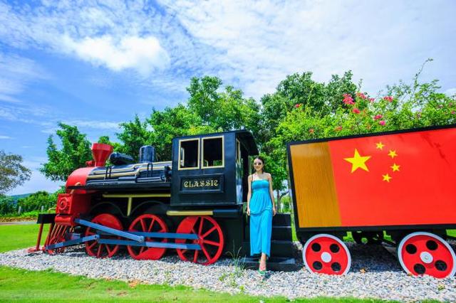 三亚，每天都是不一样的风景，展现我们性感的身子