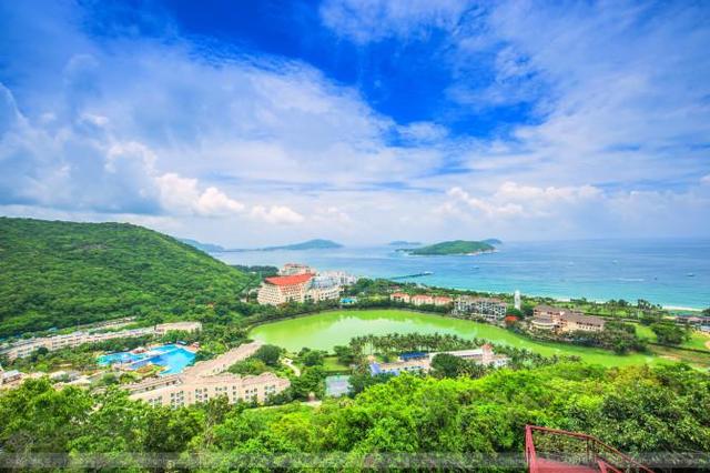 三亚，每天都是不一样的风景，展现我们性感的身子