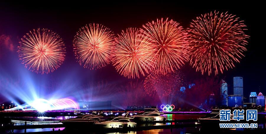 （上合青岛峰会·XHDW）（4）灯光焰火艺术表演在青岛举行
