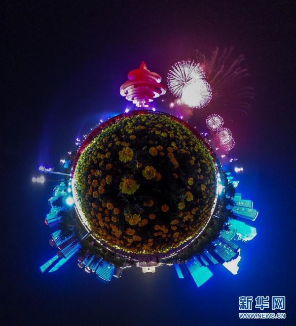 （上合青岛峰会·XHDW）（14）灯光焰火艺术表演在青岛举行