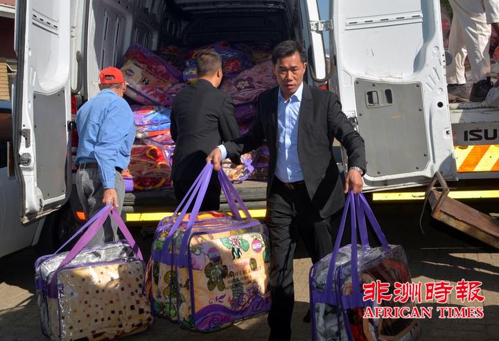 自由州福建同乡会联合夸夸警察总局举行慈善捐赠图片集锦