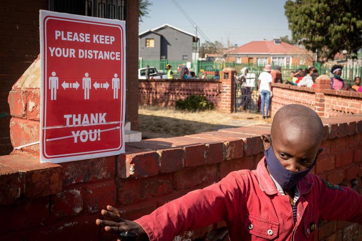 南非：疫情下的曼德拉纪念日