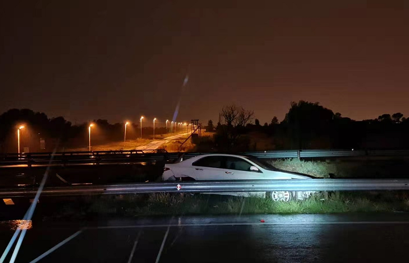 自由州侨胞在N1高速公路上发生交通事故 提醒大家雨季需谨慎驾驶