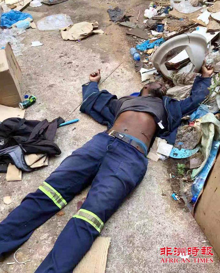 中非商城武装保安英勇击毙一名抢匪