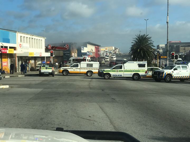 南非华商店铺着火一家三口不幸遇难