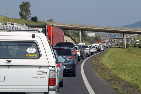 南非经济大动脉重新开放，但司机们仍然需要小心