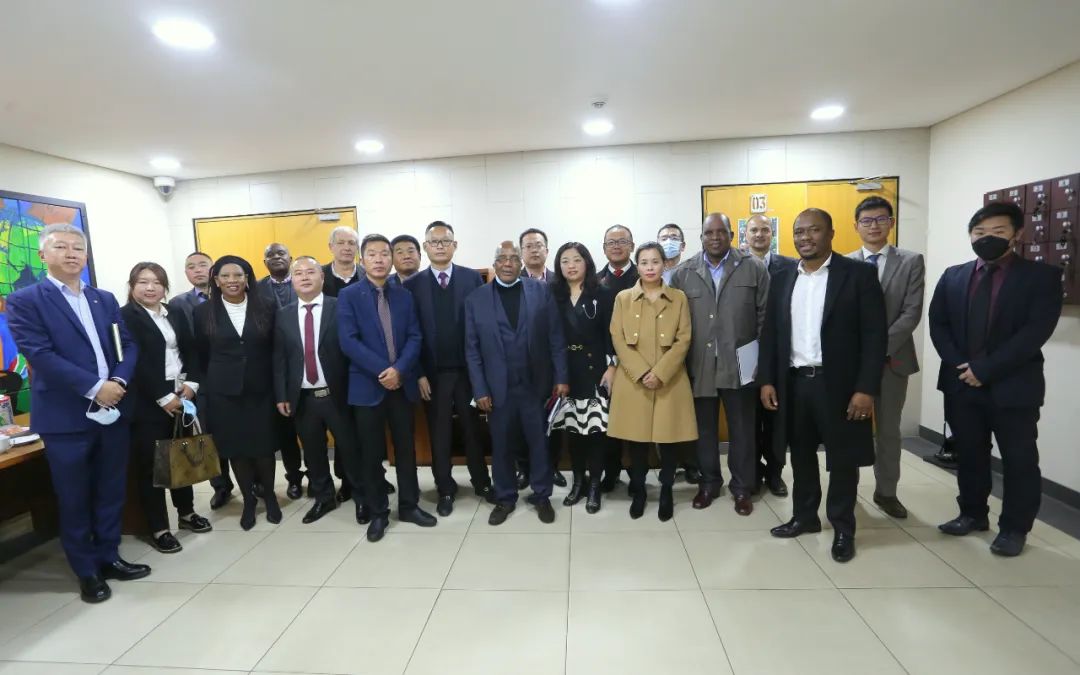 南非内政部长与华人社区代表就签证相关话题举行座谈会