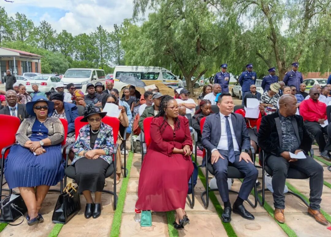 南部非洲中华福建同乡总会应邀出席自由州省英烈纪念墙启用仪式